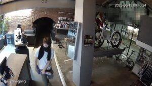 Policija traži osumnjičenog zbog provale u prodavnicu